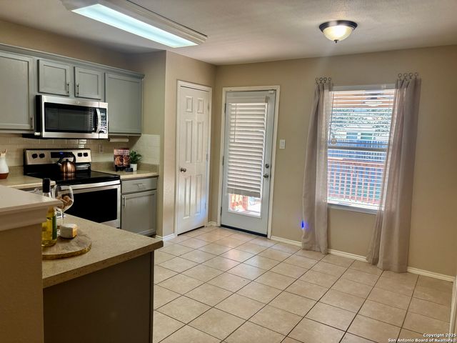 8031 Silver Grv, San Antonio, TX 78254