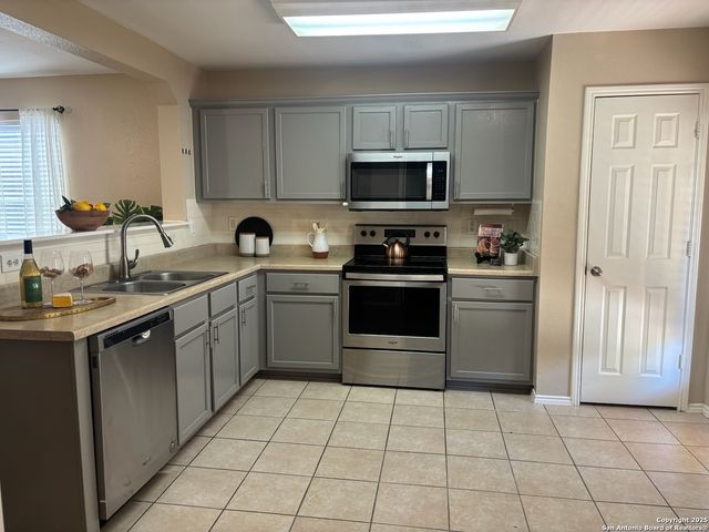 8031 Silver Grv, San Antonio, TX 78254