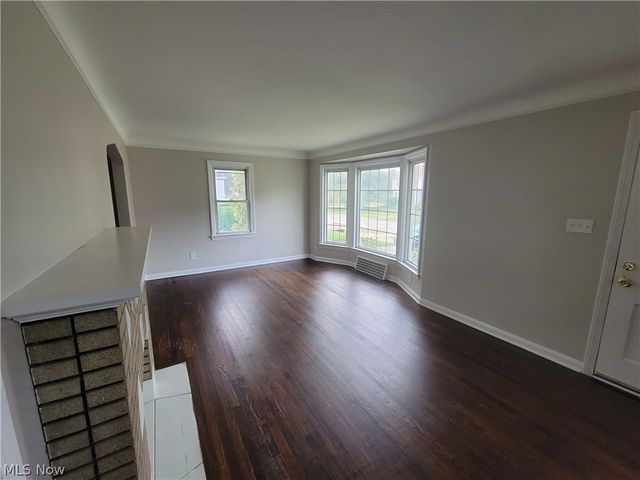 851 E 232nd Street, Euclid, OH 44123