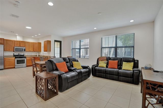12471 NW 32nd Mnr 12471, Sunrise, FL 33323