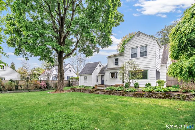 464 Round Hill Road, Fairfield, CT 06824
