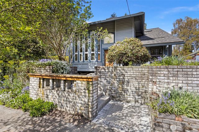 2422 E Louisa Street, Seattle, WA 98112