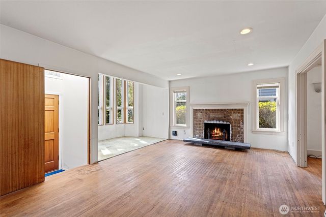 2422 E Louisa Street, Seattle, WA 98112