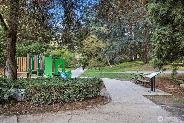 2422 E Louisa Street, Seattle, WA 98112