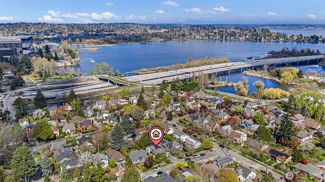 2422 E Louisa Street, Seattle, WA 98112