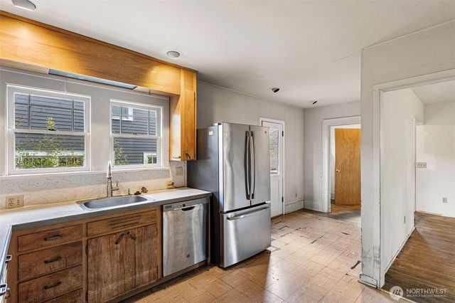 2422 E Louisa Street, Seattle, WA 98112