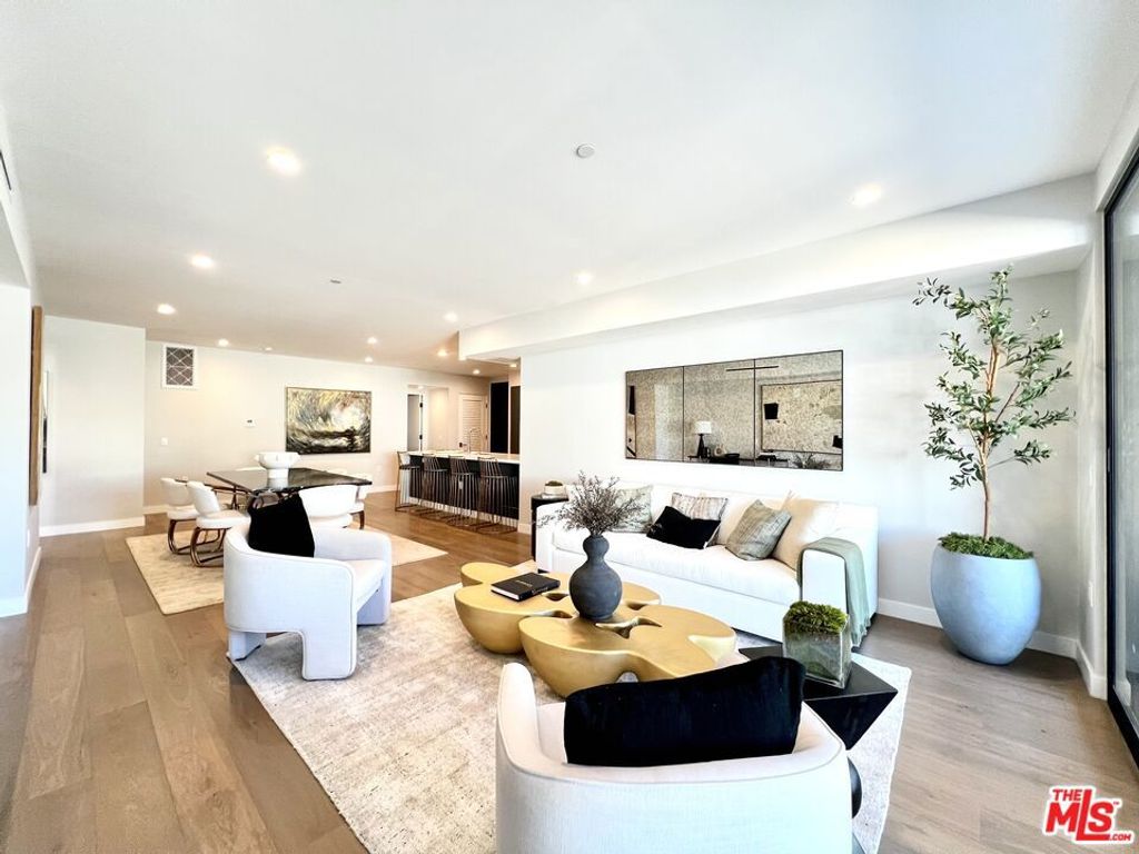 1017 N Croft Avenue 302, West Hollywood, CA 90069 — exterior