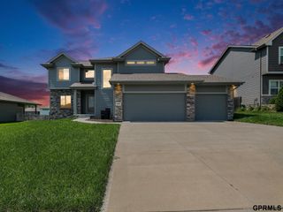 8004 S 195th Street, Gretna, NE 68028