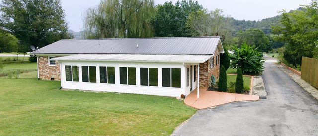 715 Poplar Bluff Rd E, Auburntown, TN 37016