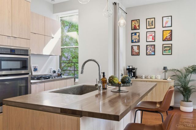 122 W Fifteenth St, Cincinnati, OH 45202