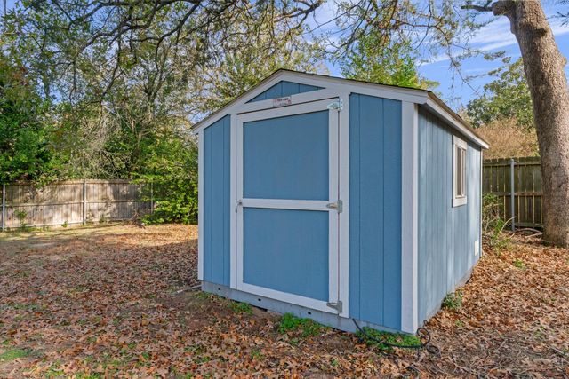 323 Rustic Road, Hideaway, TX 75771