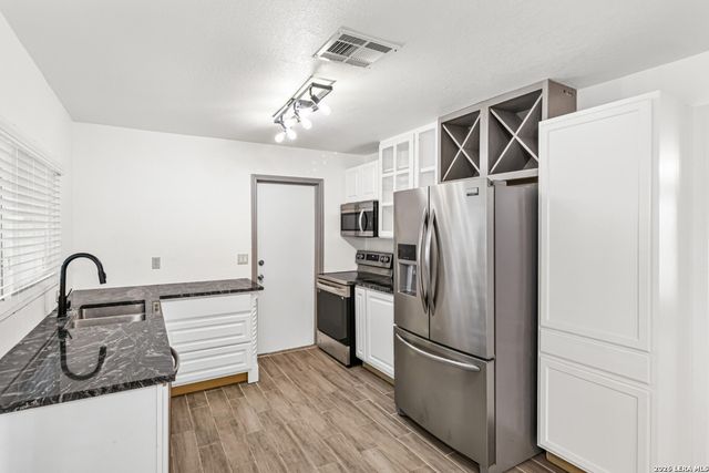 7655 Glen Mont, San Antonio, TX 78239