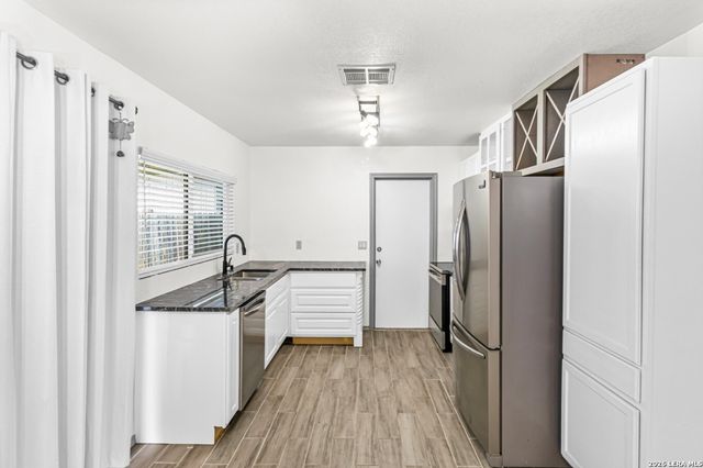 7655 Glen Mont, San Antonio, TX 78239