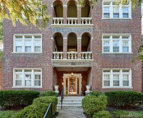 6308 S Rosebury Avenue 3E, Clayton, MO 63105
