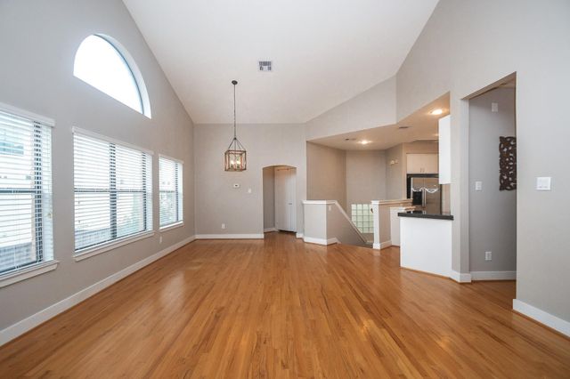 3405 Rolgom Place Court, Houston, TX 77021