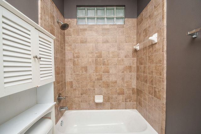 3405 Rolgom Place Court, Houston, TX 77021