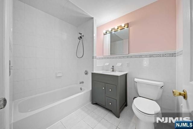 547 Gorge Road 2D, Cliffside Park, NJ 07010