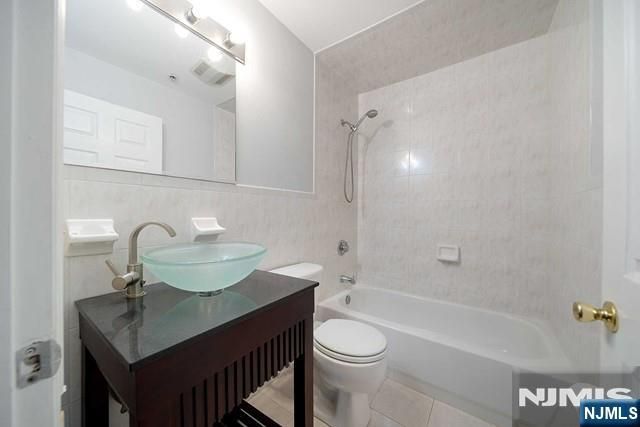 547 Gorge Road 2D, Cliffside Park, NJ 07010