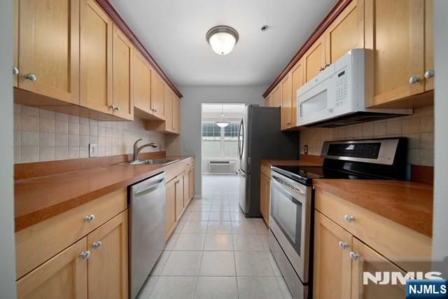 547 Gorge Road 2D, Cliffside Park, NJ 07010