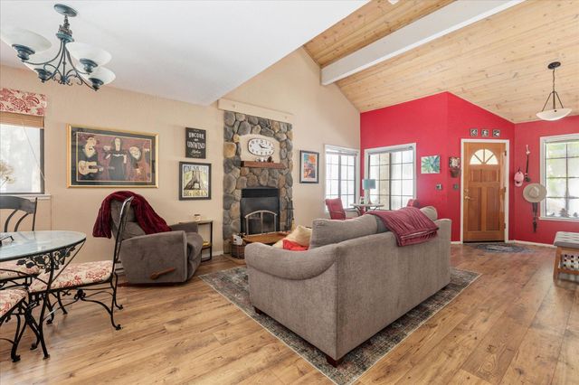 15 Mill Creek Cir, Arnold, CA 95223