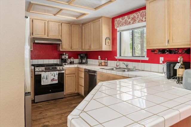 15 Mill Creek Cir, Arnold, CA 95223