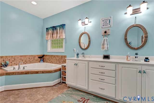 2170 Mandeville Trl, Mechanicsville, VA 23111