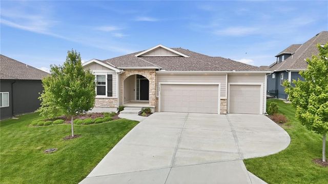 17404 Richards Street, Overland Park, KS 66221