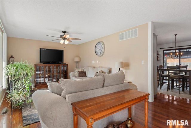 51 Squires Road, Springfield, IL 62704