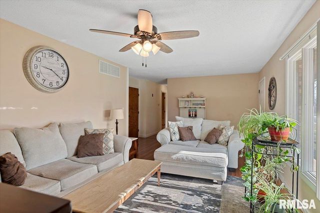 51 Squires Road, Springfield, IL 62704