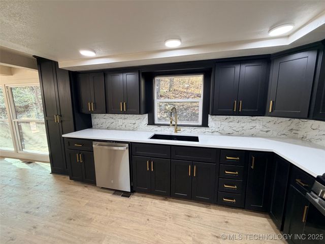 1209 W Ragan Street, Henryetta, OK 74437