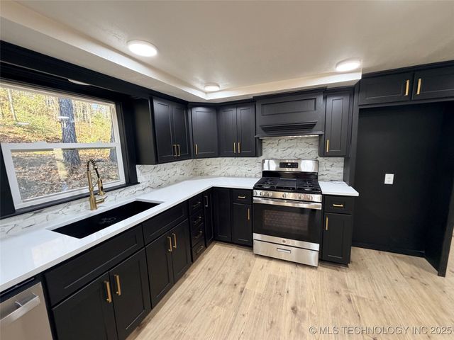 1209 W Ragan Street, Henryetta, OK 74437