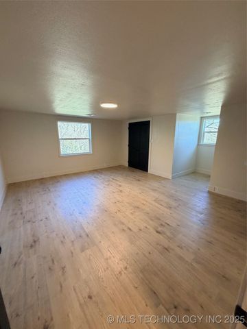 1209 W Ragan Street, Henryetta, OK 74437