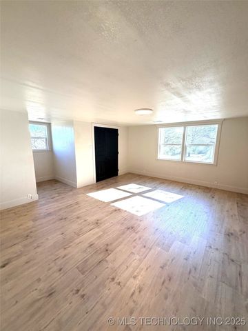 1209 W Ragan Street, Henryetta, OK 74437