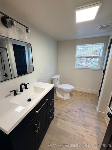 1209 W Ragan Street, Henryetta, OK 74437