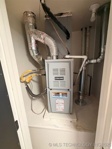 1209 W Ragan Street, Henryetta, OK 74437