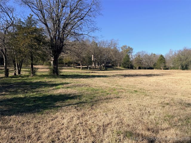 1209 W Ragan Street, Henryetta, OK 74437