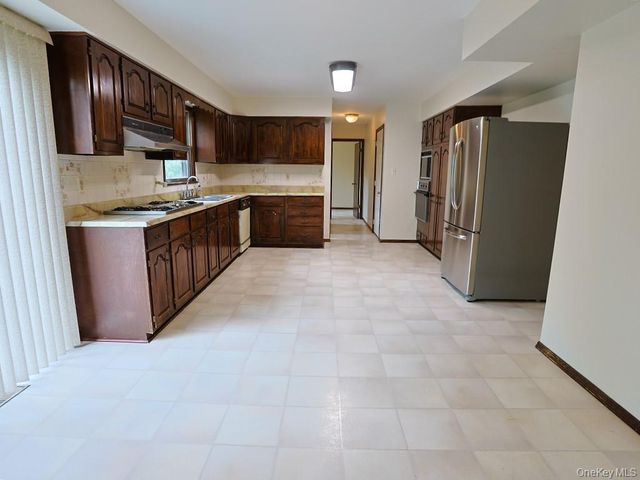25 Georges Road, Middletown, NY 10941