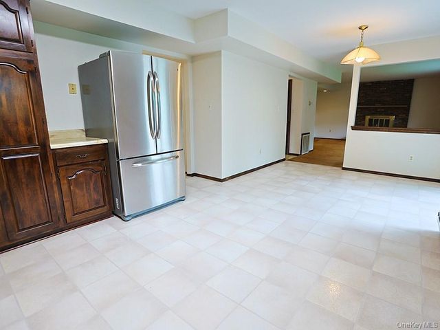 25 Georges Road, Middletown, NY 10941