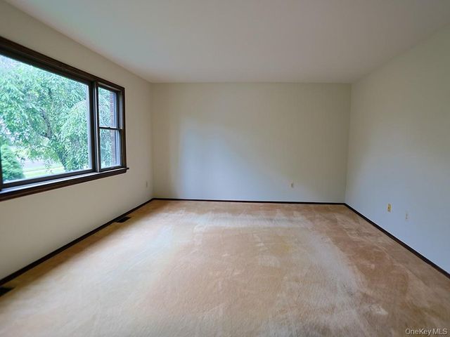 25 Georges Road, Middletown, NY 10941