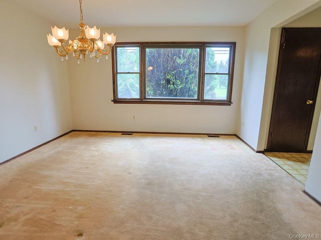 25 Georges Road, Middletown, NY 10941
