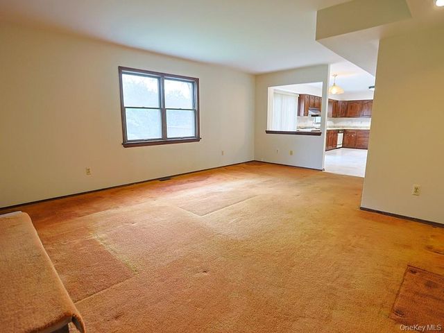 25 Georges Road, Middletown, NY 10941