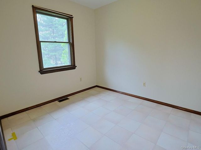 25 Georges Road, Middletown, NY 10941