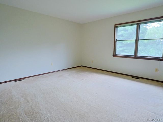 25 Georges Road, Middletown, NY 10941
