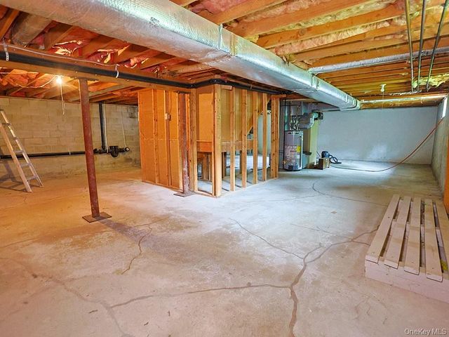 25 Georges Road, Middletown, NY 10941