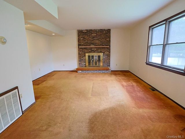 25 Georges Road, Middletown, NY 10941