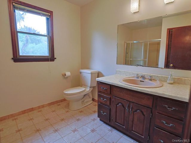25 Georges Road, Middletown, NY 10941
