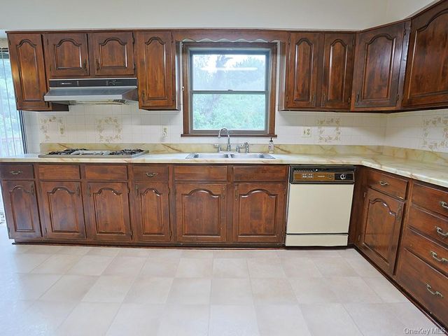 25 Georges Road, Middletown, NY 10941