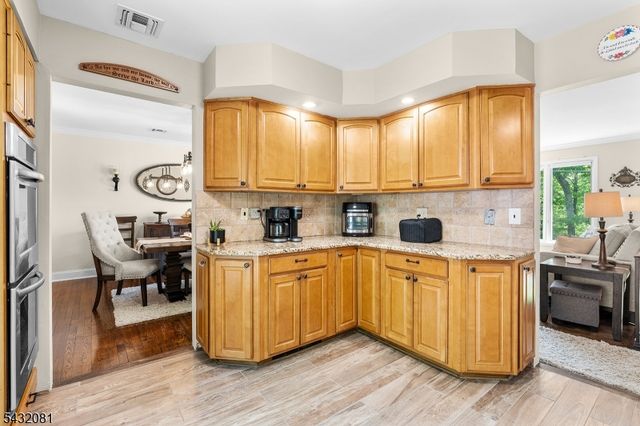 21 Skyline Dr, Hopatcong Boro, NJ 07821