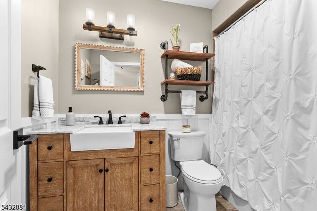 21 Skyline Dr, Hopatcong Boro, NJ 07821