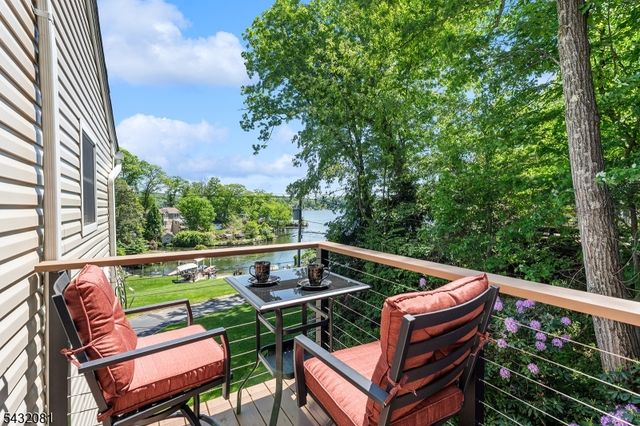 21 Skyline Dr, Hopatcong Boro, NJ 07821